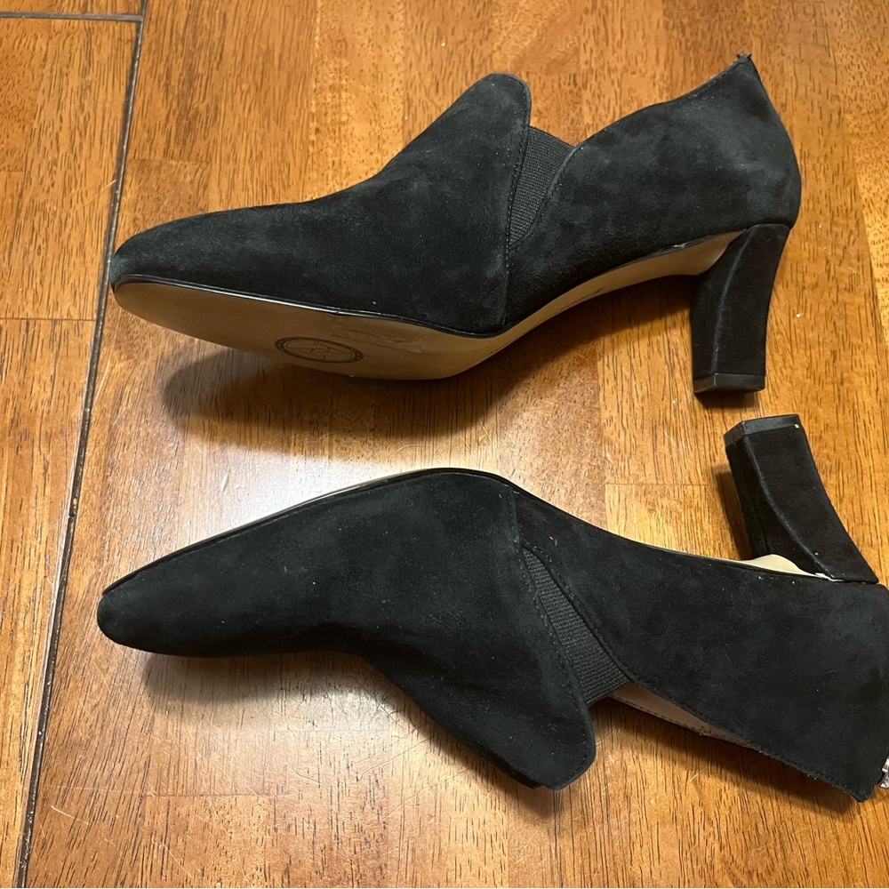 Adrienne Vitadinni size 9 black shoes